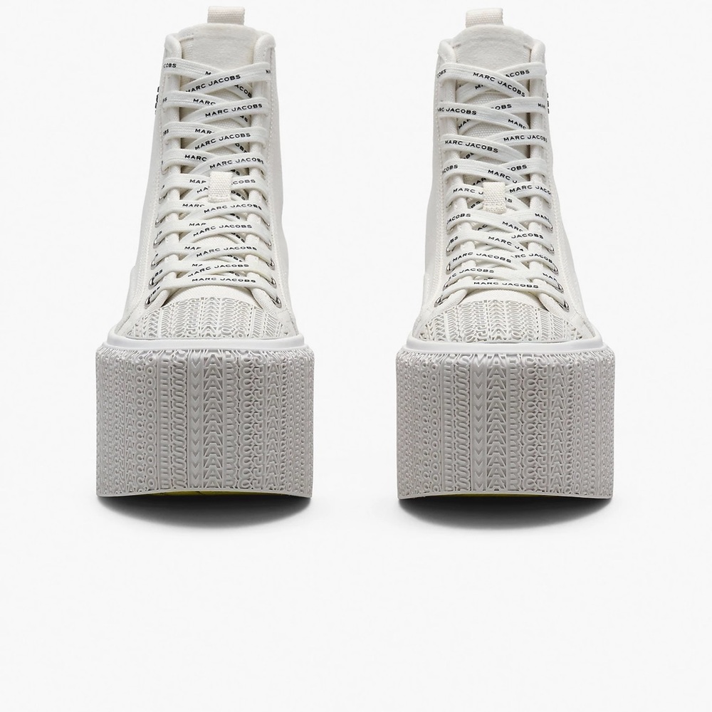 Marc Jacobs Cream Sneakers with Classic Design 7